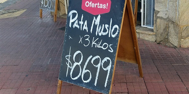 Suba del pollo: ganan los empresarios, pierden los de siempre