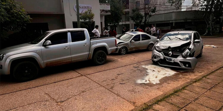 Triple choque en Colón: un conductor fue hospitalizado tras el impacto