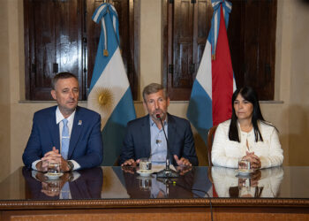 Frigerio ordenó la nulidad de “800 contratos truchos” en la Legislatura entrerriana