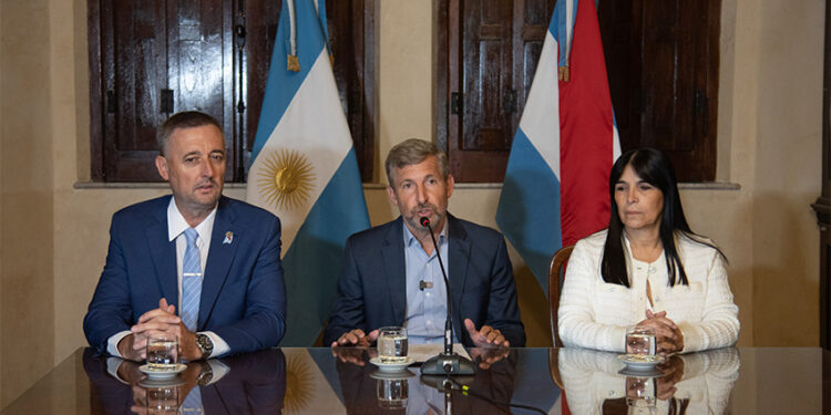 Frigerio ordenó la nulidad de “800 contratos truchos” en la Legislatura entrerriana