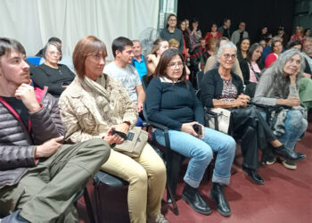 «La Niebla» brilló en Pueblo Liebig: tres funciones a sala llena.