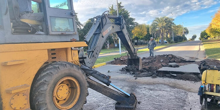 Trabajos de bacheo en Pueblo Liebig