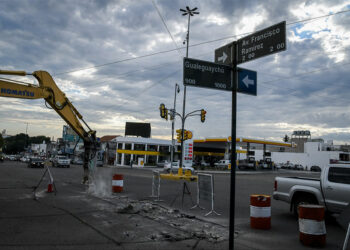 Paraná: Realizan trabajo de reparación de calle Gualeguaychú en la intersección con Av. Ramírez