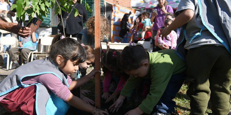 Paraná: El Municipio celebró una jornada de concientización ambiental y plantación de especies autóctonas