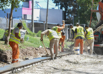 Paraná; La Intendenta recorrió la obra de pavimentación en calle Antonio Crespo