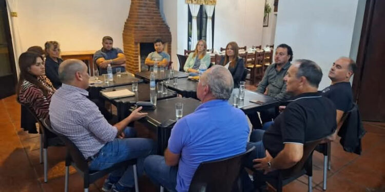 Presidente Comunal de La Clarita, solicita que le arreglen el patrullero y le terminen la Comisaria de manera URGENTE