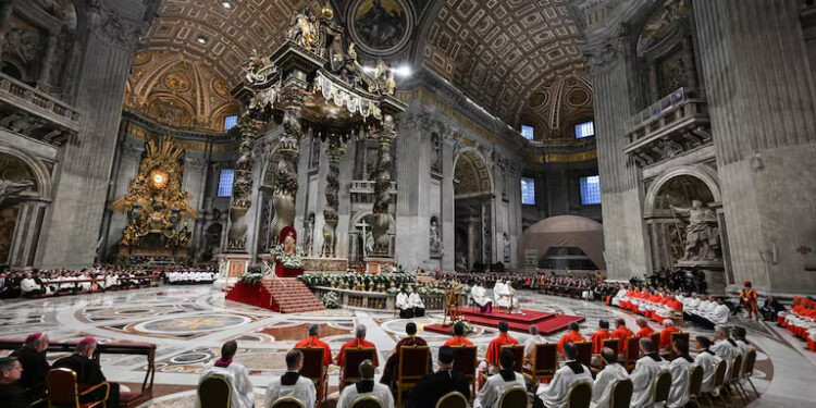 Murió el papa Francisco: Qué es y cómo está compuesto el Colegio Cardenalicio que elegirá a su sucesor