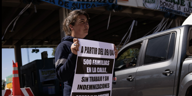 Caminos del Río Uruguay echa a 200 entrerrianos