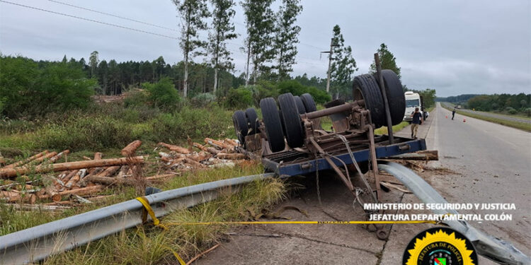 Ubajay: Colisión entre dos camiones en la Autovía Gervasio Artigas