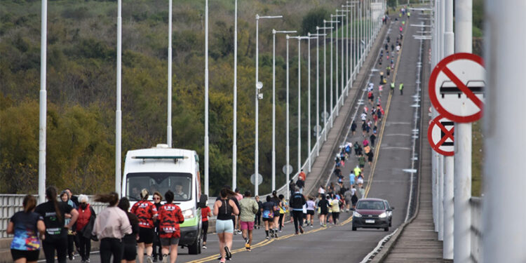 Colón vivió una jornada histórica de integración y solidaridad con la Correcaminata Binacional