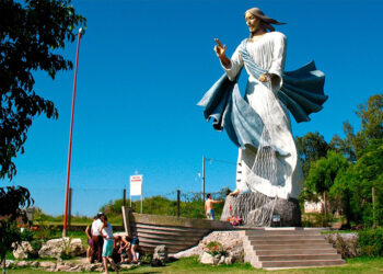 Inminente desbarrancamiento en Diamante: confirman que evalúan reubicar al Cristo Pescador