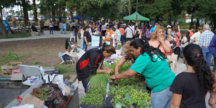 Paraná: Exitosa jornada de la Feria Gazzano en Movimiento