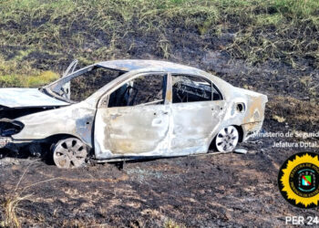 Accidente vehicular con incendio en la Autovía Artigas: cuatro personas trasladadas al hospital