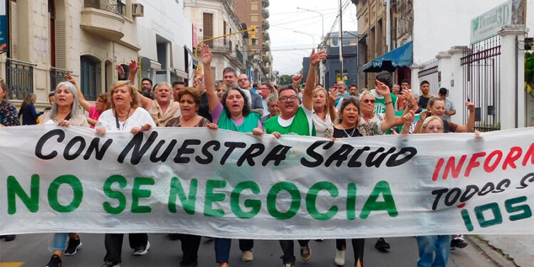 Reemplazo de IOSPER por OSER: la Intersindical volverá a concentrarse este hoy en Paraná
