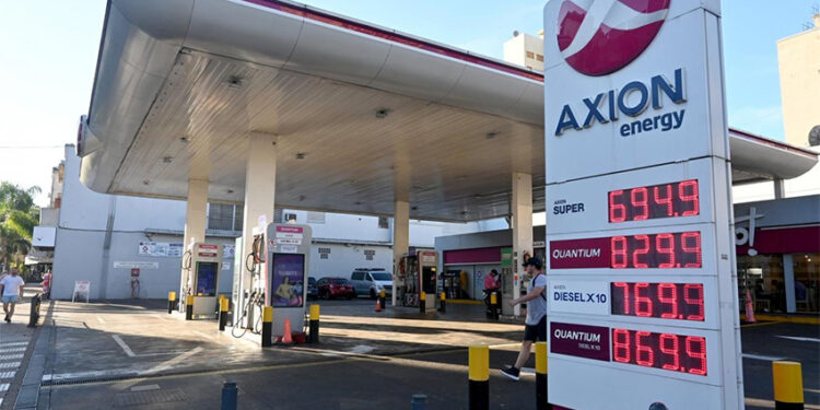 Shell y Axion se sumaron a YPF y bajaron los precios de combustibles
