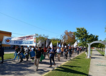 Gualeguaychú: 45 familias de Larroque en pie, dignas, defendiendo el derecho a trabajar con seguridad