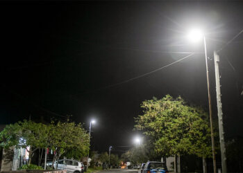 Paraná: Avanza el plan 100% Led: La intendenta visitó la vecinal Villa Hermosa
