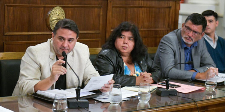 Fin del IOSPER, hubo dictamen, en medio de cuestionamientos hacia tres legisladoras de la oposición