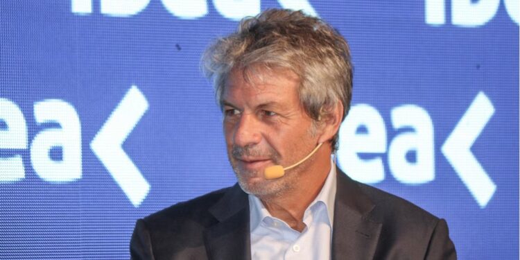 A contramano del mensaje libertario, refuerzo de controles a compras en el exterior