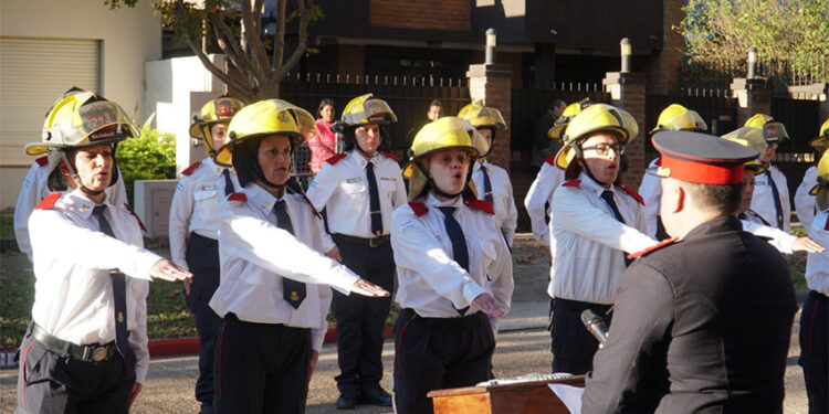 Colón celebró el Día del Bombero Voluntario con un emotivo acto frente al cuartel local