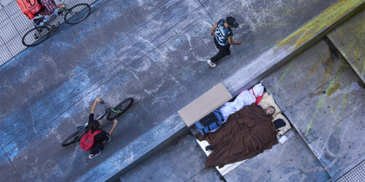 El empleo en jaque: el modelo de Milei empuja la desocupación hacia los dos dígitos
