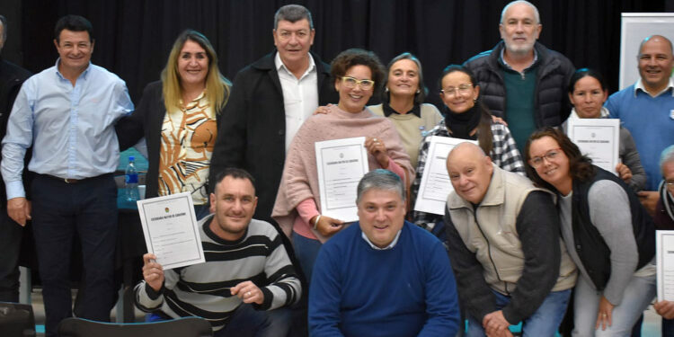 Colón: más de 170 familias concretaron el sueño de la casa propia con la escritura en mano