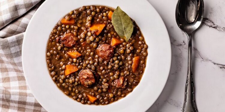 Receta de guiso de lentejas fácil para disfrutar los días de frío