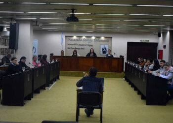 Concepción del Uruguay: Piden acceso a la información y debate público por la instalación de una refinería.
