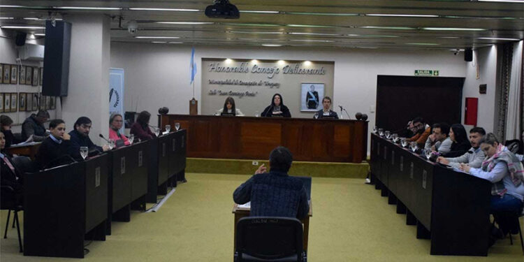 Concepción del Uruguay: Piden acceso a la información y debate público por la instalación de una refinería.