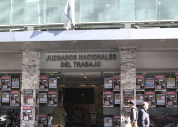 Revés para el Gobierno: La Justicia suspendió el DNU que eliminaba el asueto para empleados públicos