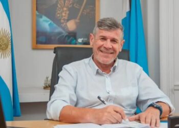 Satto sonríe ante el reclamo del CET (cámara entrerriana de turismo)