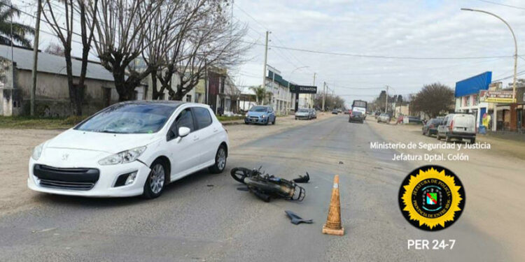 San José: Accidente vial, resultando un joven con lesiones graves