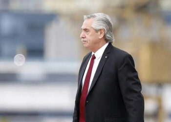 Negociaciones incompatibles con la función pública. Procesaron al expresidente Alberto Fernández