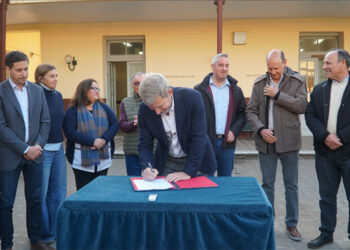 Frigerio recorrió obras de infraestructura escolar y sanitaria en el departamento Colón