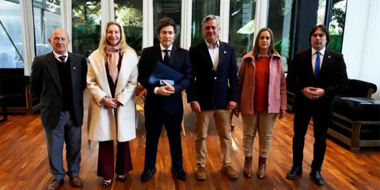 Javier Milei le ratificó a la Mesa de Enlace que no habrá baja de retenciones, por ahora