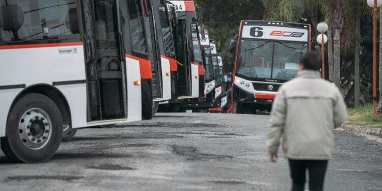 El gobierno provincial presentó la renovada flota de colectivos para el área metropolitana de Paraná