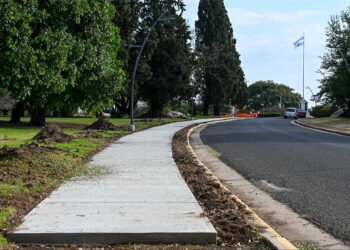 Paraná: La Municipalidad avanza con la recomposición de veredas en la zona de El Rosedal del Parque Urquiza