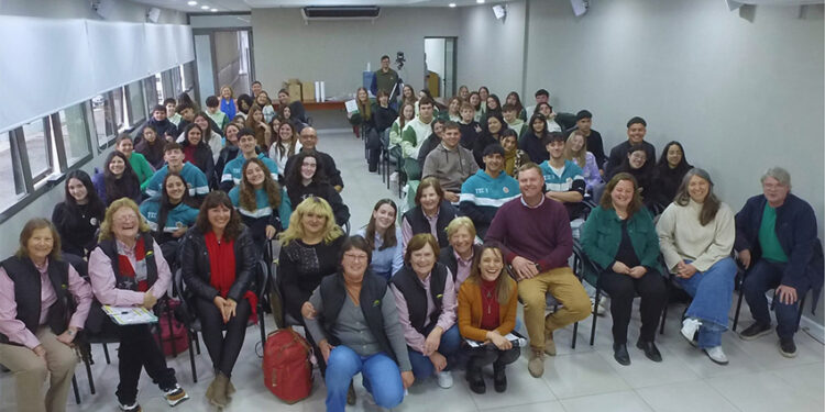 Promover el cooperativismo: Estudiantes presentaron sus proyectos en un certamen