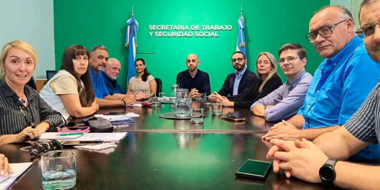 Los gremios UPCN y ATE van a la paritaria con el gobierno