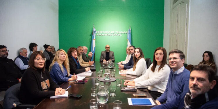 50 mil pesos fijos de aumento por 3 meses para los estatales en Entre Ríos