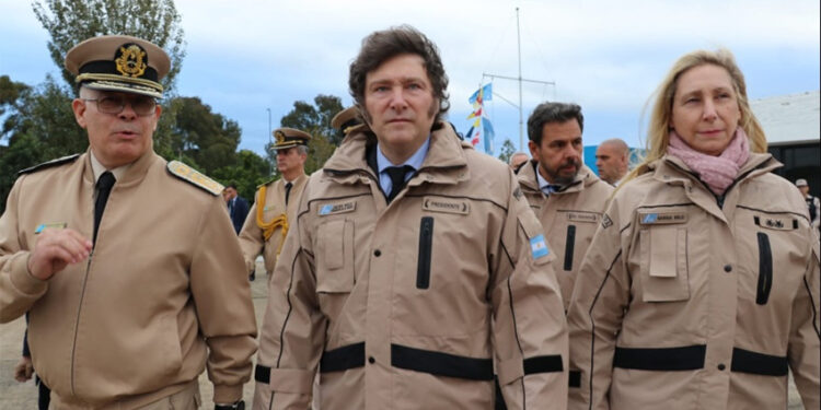 Aumento de sueldo para militares y policía naval. Entérate aquí cuánto ganan