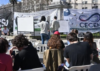 Universitarios, el Garrahan y jubilados juntos en una protesta en Plaza de Mayo