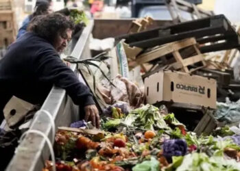 ¿Cuánto se necesitó para no estar bajo la línea de pobreza en agosto?