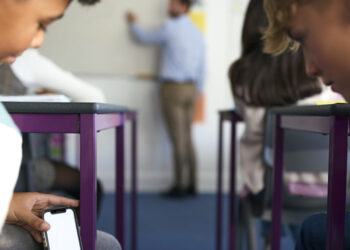 Prohibición al uso de celulares en el aula para favorecer el aprendizaje en Entre Ríos