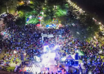 Miles de personas disfrutaron de los festejos por el Aniversario de Santa Elena y el día de la madre