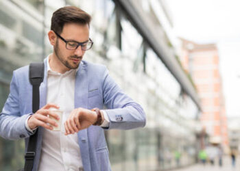 ¿Qué significa que una persona llega siempre tarde?