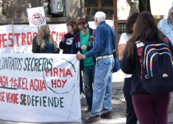 Manifestantes de Colón protestaron frente a la Intendencia de Paysandú por HIF