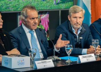 Scioli llega a Paraná para reunirse con el sistema turístico entrerriano