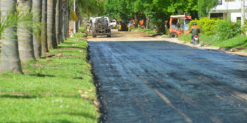 Villa Elisa: Comenzó el asfaltado de un tramo del Bulevar Schroeder