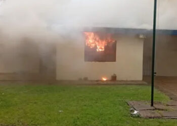 Forzaron el ingreso de una escuela entrerriana y la prendieron fuego